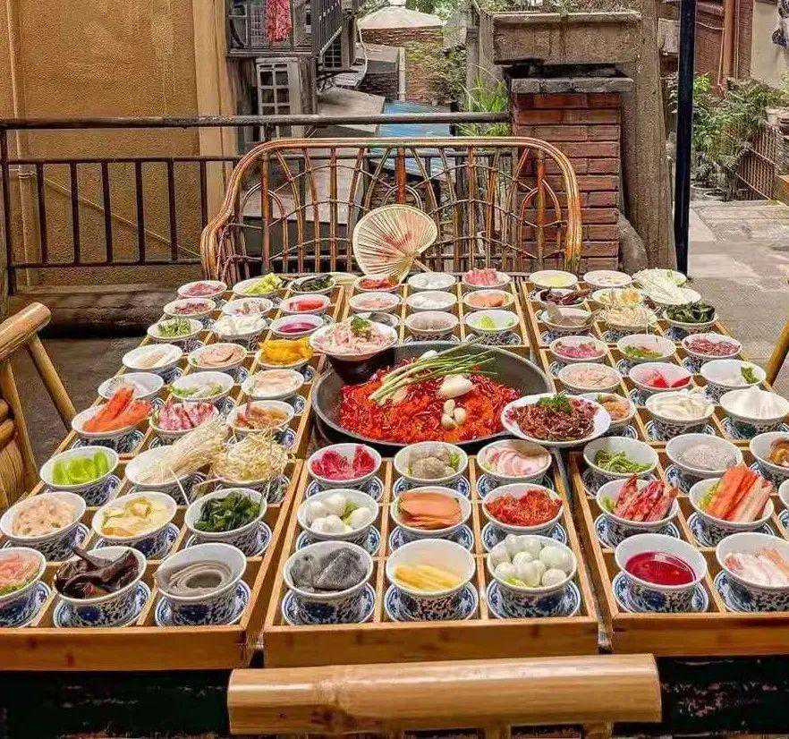 生肖蛇今日运势登顶！贵人提携+副业翻倍，错过等一年！