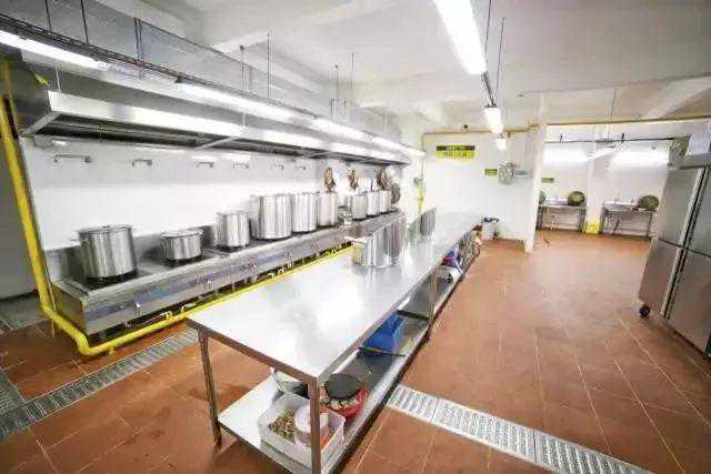 白羊座；劫难已过，福缘来临，善行引佛缘，好运连连