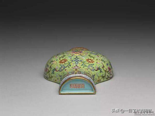 张泉灵：曾是央视一枝花，嫁大18岁李铁为妻，如今51岁已满头白发